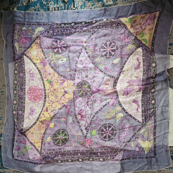 💓 Hermes Purple and Lavender Patterned Scarf - Picture 4 of 17